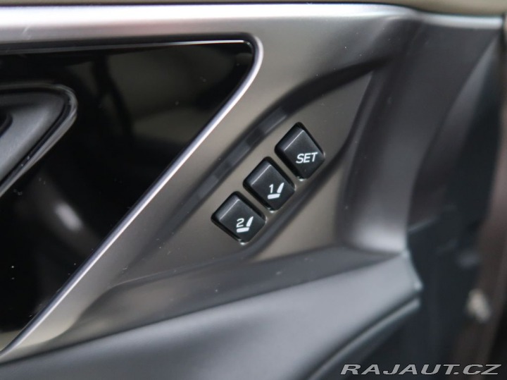 Subaru Outback TOURING + světlá kůže Nap 2025