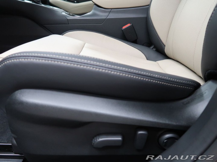 Subaru Outback TOURING + světlá kůže Nap 2025