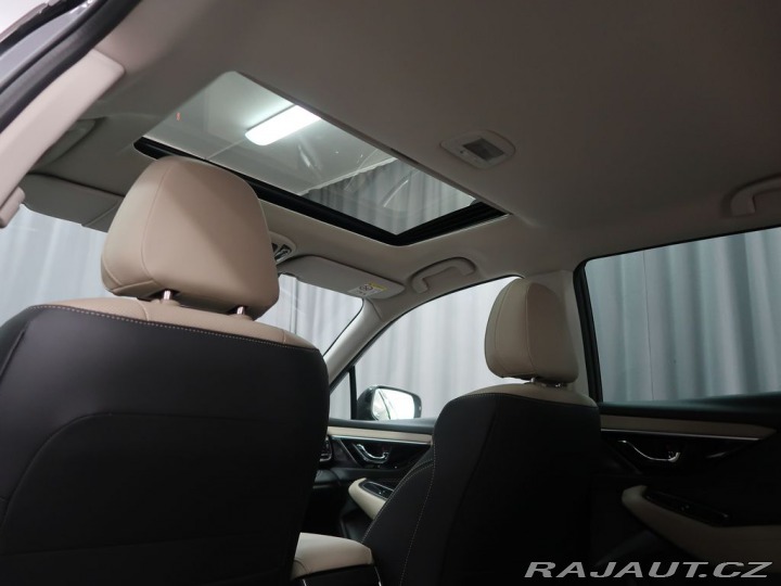 Subaru Outback TOURING 4X4. Světlá kůže. 2025