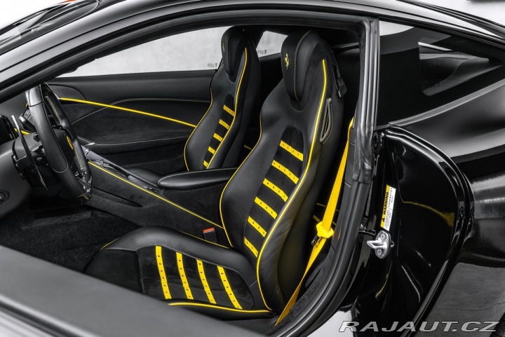 Ferrari Roma Karbon +LEDs, kamera 360° 2022