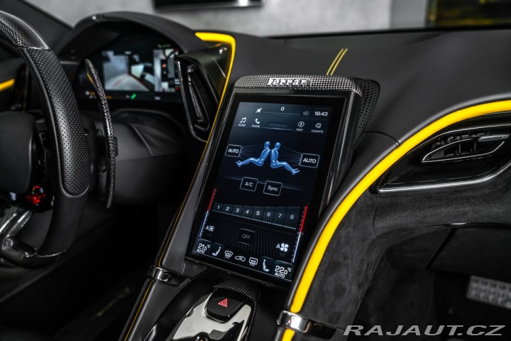 Ferrari Roma Karbon +LEDs, kamera 360° 2022