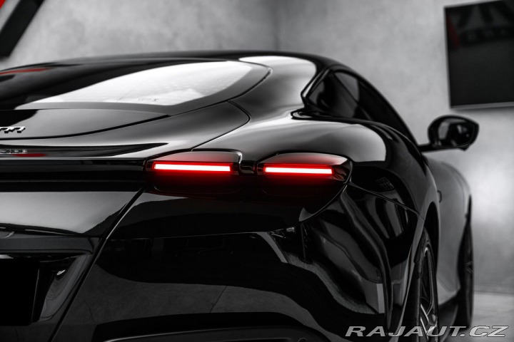 Ferrari Roma Karbon +LEDs, kamera 360° 2022