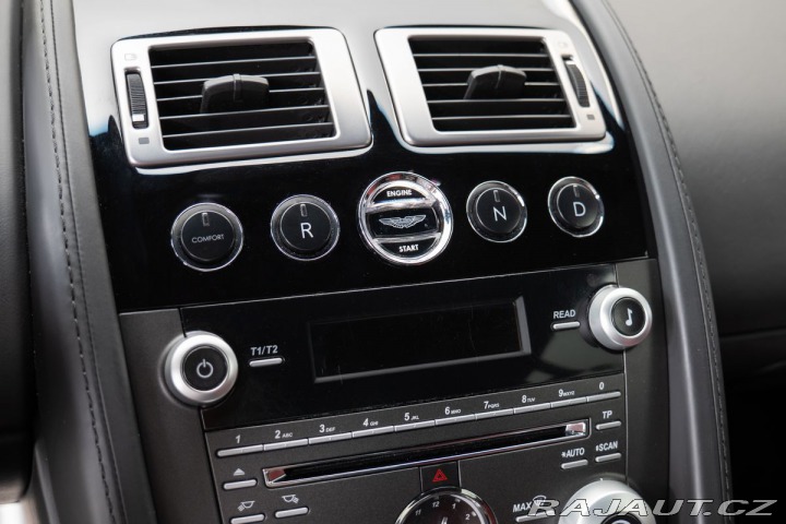 Aston Martin V8 Vantage 2010