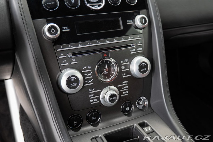 Aston Martin V8 Vantage 2010