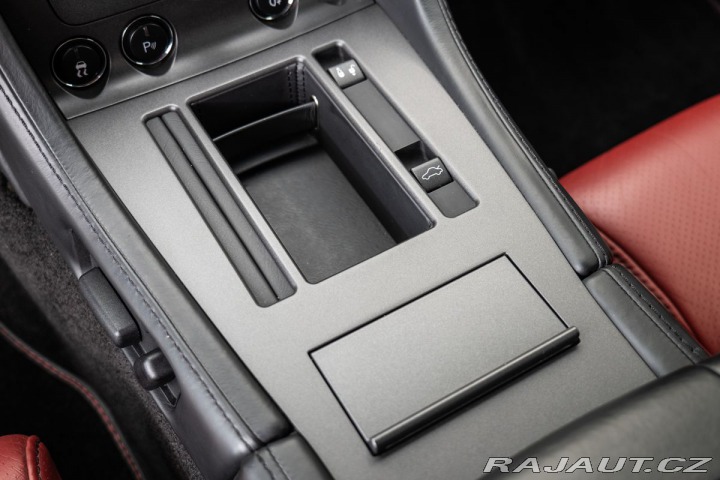 Aston Martin V8 Vantage 2010
