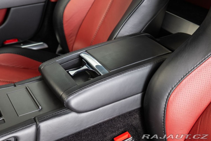 Aston Martin V8 Vantage  2010