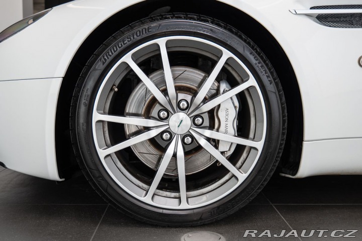 Aston Martin V8 Vantage 2010