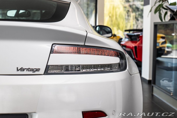 Aston Martin V8 Vantage 2010