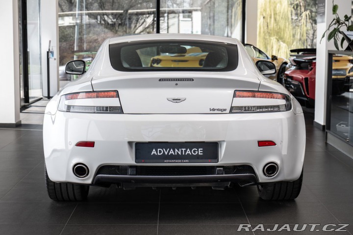 Aston Martin V8 Vantage 2010