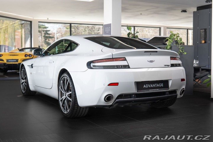Aston Martin V8 Vantage 2010