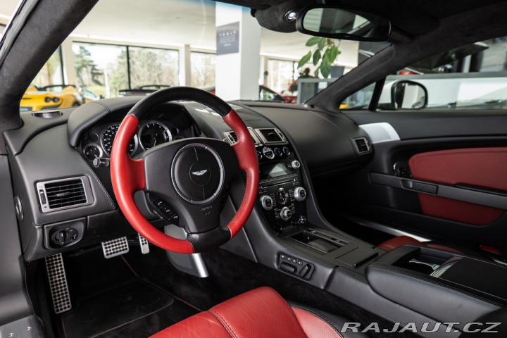 Aston Martin V8 Vantage 2010