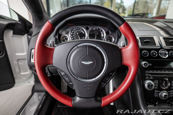Aston Martin V8 Vantage 2010