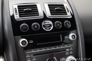 Aston Martin V8 Vantage  2010