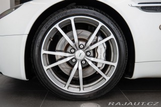 Aston Martin V8 Vantage  2010