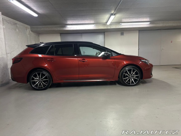 Toyota Corolla GR Sport 2.0 Hybrid e-CVT 2026