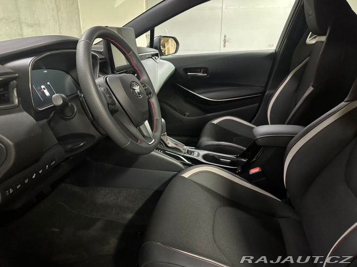 Toyota Corolla GR Sport 2.0 Hybrid e-CVT 2026