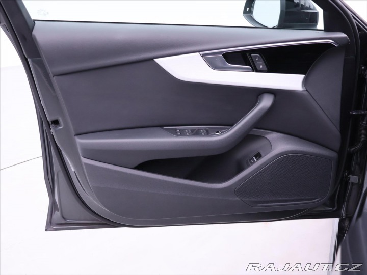 Audi A4 2,0 TFSI S line Virtual D 2021