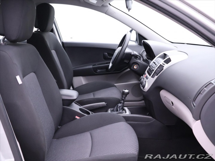 Kia Ceed 1,6 i 89kW CZ Klimatizace 2009