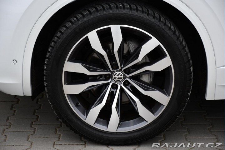 Volkswagen Touareg 3.0TDi R-LINE PANO TAŽNÉ 2020