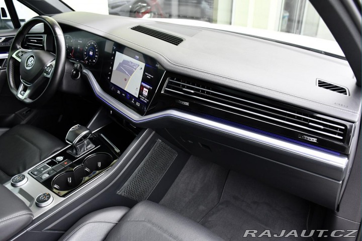 Volkswagen Touareg 3.0TDi R-LINE PANO TAŽNÉ 2020