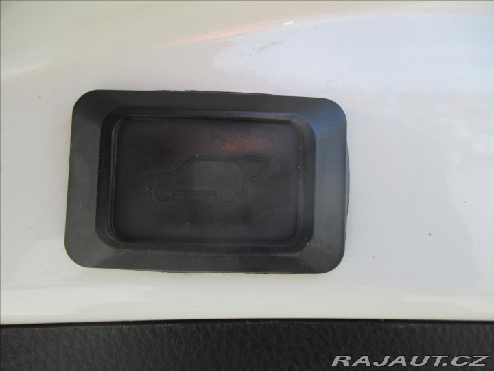 Toyota RAV4 2,5 Hybrid 145 kW e-CVT E 2016