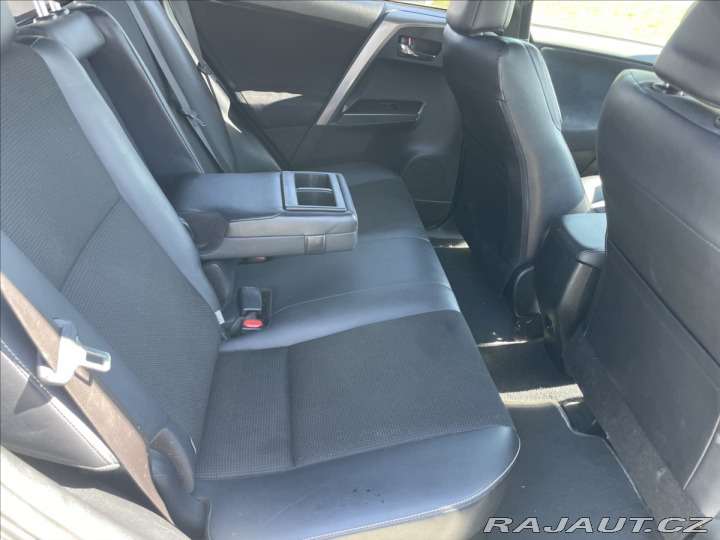 Toyota RAV4 2,5 Hybrid 145 kW e-CVT E 2016