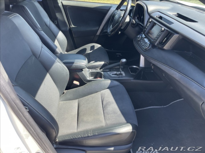 Toyota RAV4 2,5 Hybrid 145 kW e-CVT E 2016