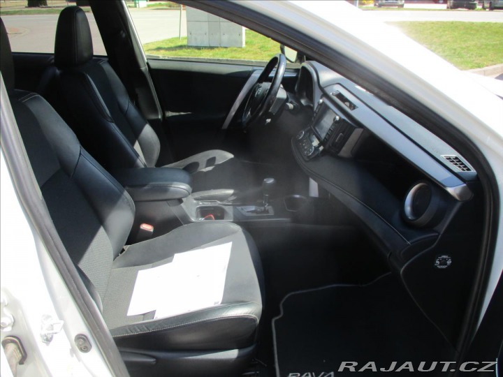 Toyota RAV4 2,5 Hybrid 145 kW Executi 2016