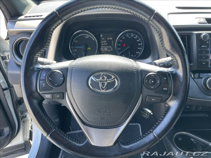 Toyota RAV4 2,5 Hybrid 145 kW e-CVT E 2016