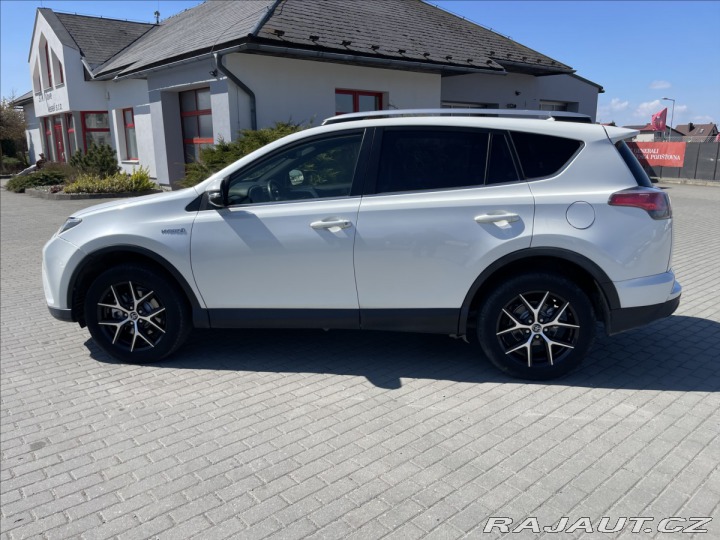 Toyota RAV4 2,5 Hybrid 145 kW e-CVT E 2016