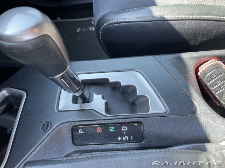 Toyota RAV4 2,5 Hybrid 145 kW e-CVT E 2016