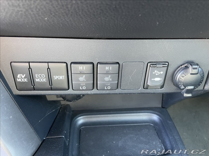 Toyota RAV4 2,5 Hybrid 145 kW e-CVT E 2016