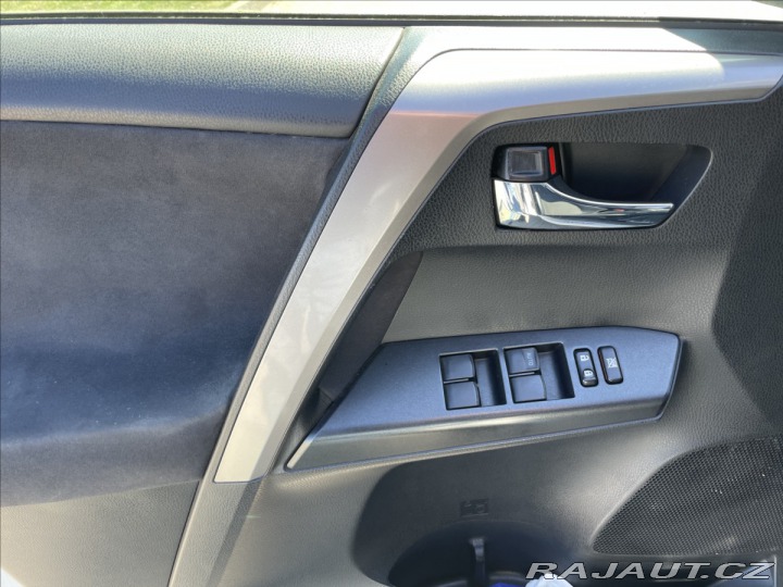 Toyota RAV4 2,5 Hybrid 145 kW e-CVT E 2016