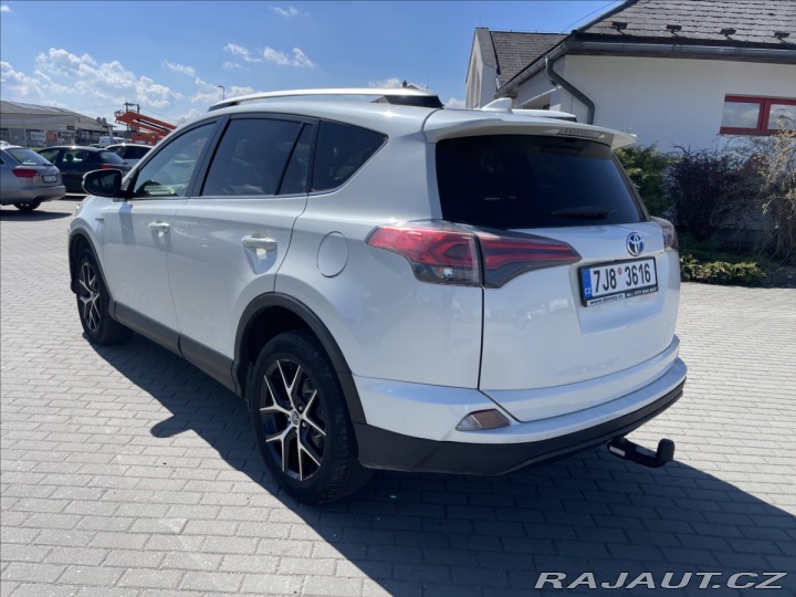 Toyota RAV4 2,5 Hybrid 145 kW e-CVT E 2016