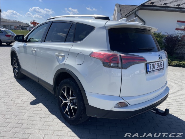 Toyota RAV4 2,5 Hybrid 145 kW e-CVT E 2016