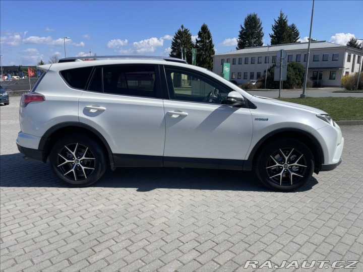 Toyota RAV4 2,5 Hybrid 145 kW e-CVT E 2016
