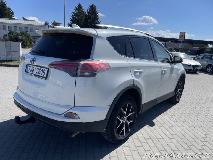 Toyota RAV4 2,5 Hybrid 145 kW e-CVT E 2016