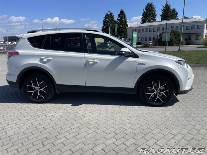 Toyota RAV4 2,5 Hybrid 145 kW e-CVT E 2016