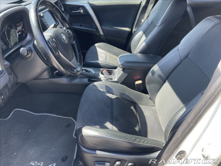 Toyota RAV4 2,5 Hybrid 145 kW e-CVT E 2016