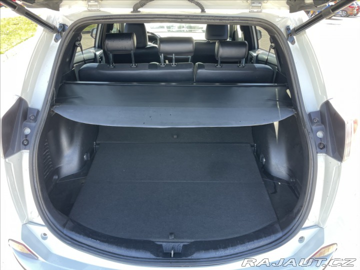 Toyota RAV4 2,5 Hybrid 145 kW e-CVT E 2016