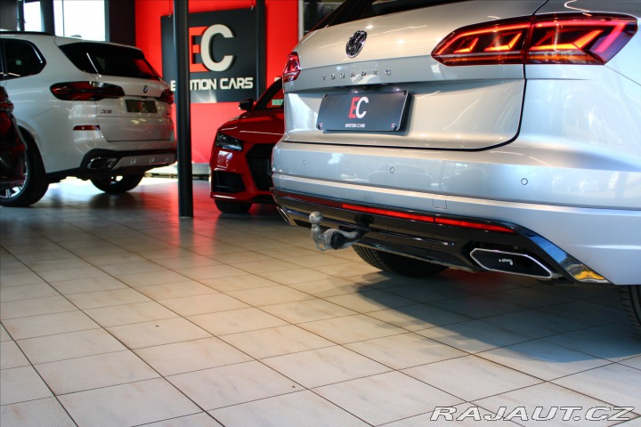 Volkswagen Touareg 3.0 TDI 210kW R-Line Pano 2018