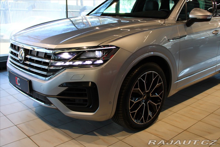 Volkswagen Touareg 3.0 TDI 210kW R-Line Pano 2018