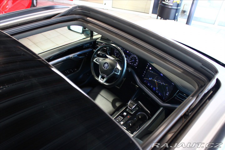 Volkswagen Touareg 3.0 TDI 210kW R-Line Pano 2018
