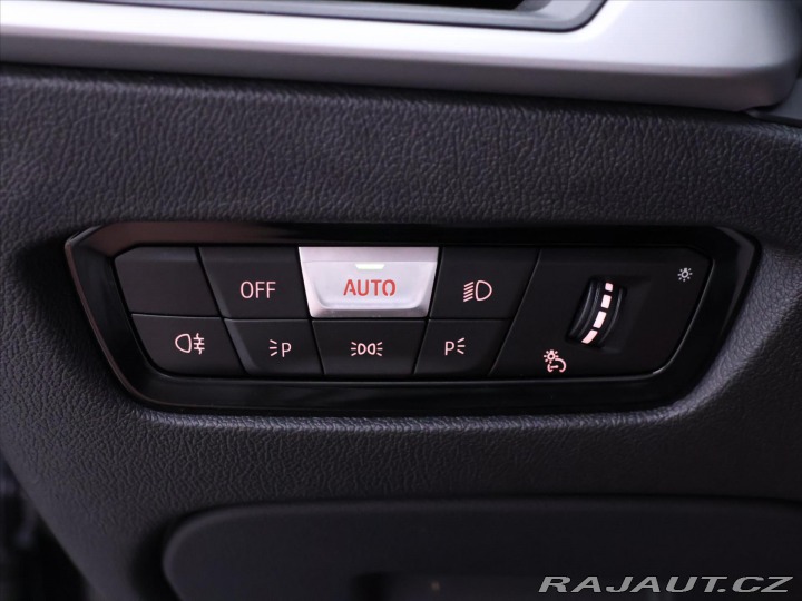 BMW 3 2,0 320d virtual HUD 1.Ma 2019