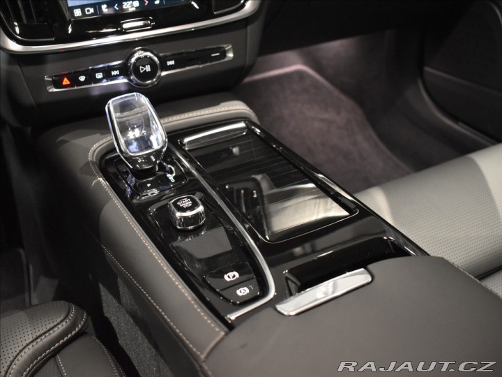 Volvo V90 2,0 Plus Dark T6 Plug-in 2025