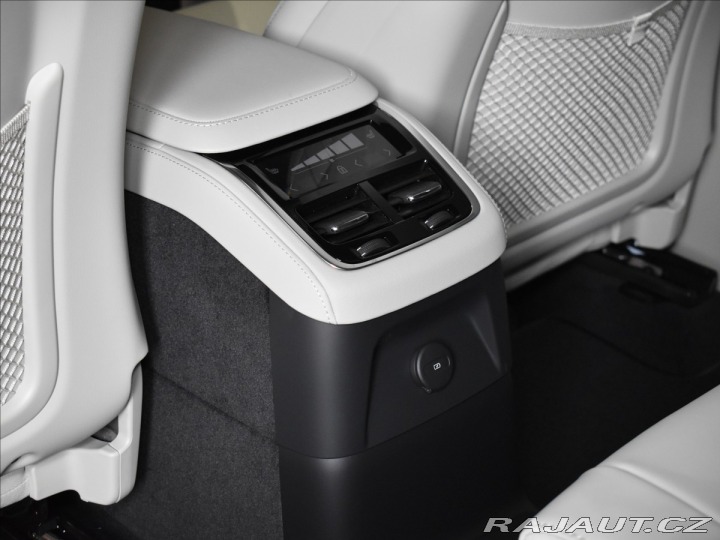 Volvo XC90 2,0 T8 AWD Plus Bright 2025