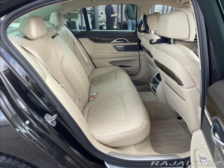 BMW 7 4,4 750i xDrive REZERVACE 2016