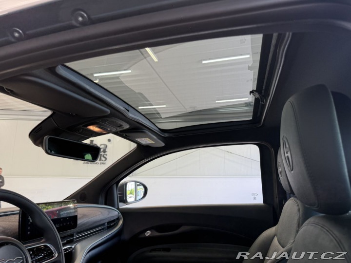 Fiat 500e Giorgio Armani Hatchback 2025