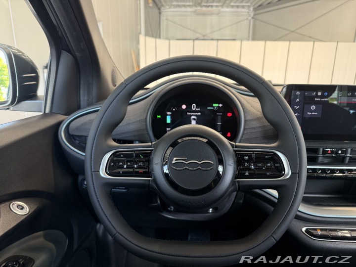 Fiat 500e Giorgio Armani Hatchback 2025