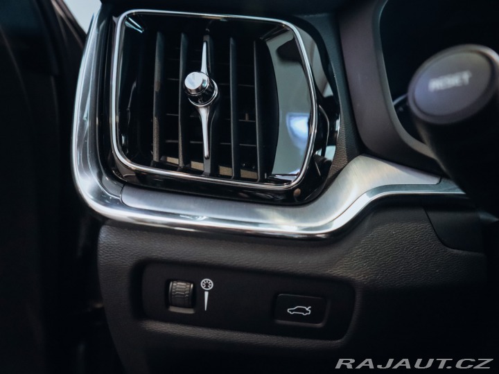 Volvo V60 D4 FWD Drive-E Momentum A 2018